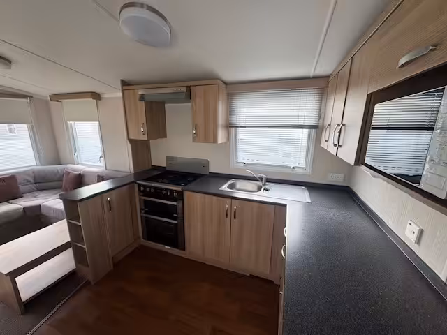 Swift Loire 32ft x 12ft 2015