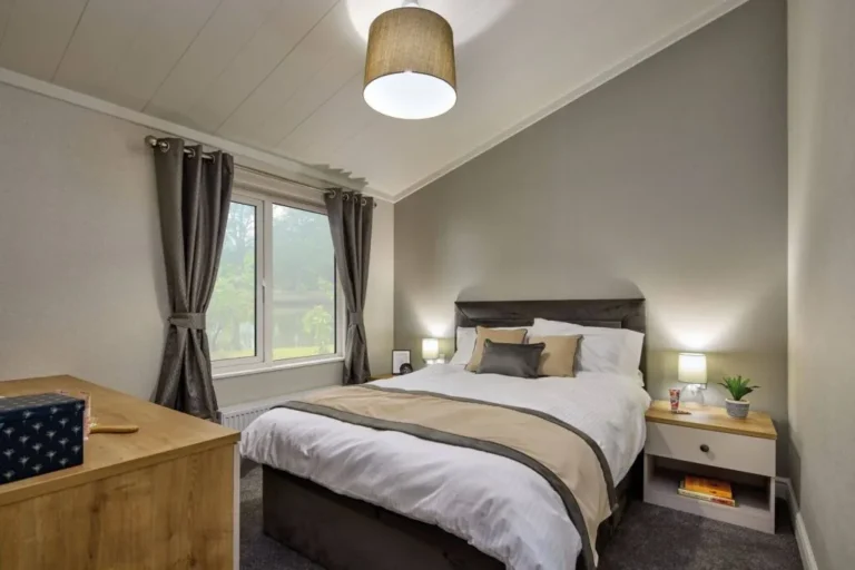 New_Forest_Bedroom_d92b695123-1024×683