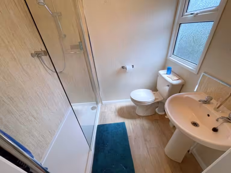RESIDENTIAL Park Home (Crew Partnership Estate Agents) 16 Riverside Park Burton-on-Trent