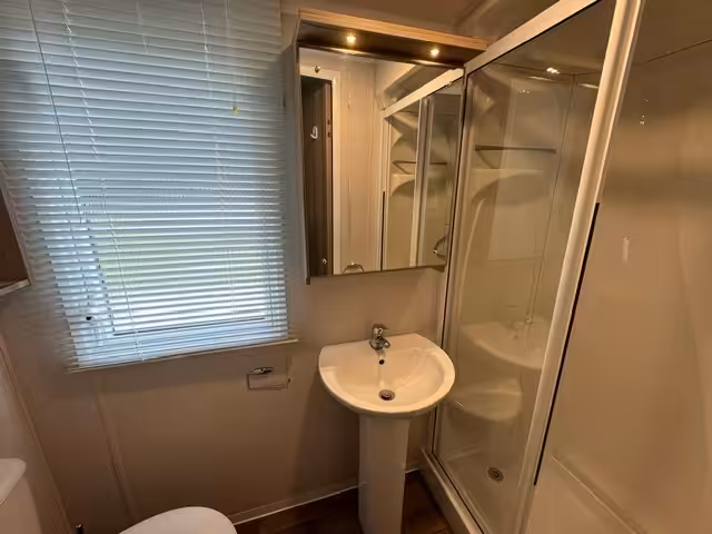 Swift Bugundy Bathroom