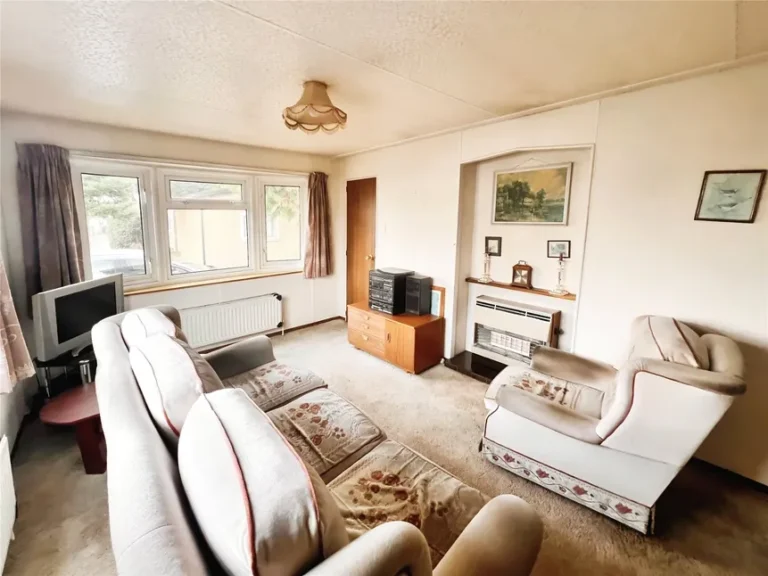 15 Riverside Park SOLD **SUBJECT TO CONTRACT