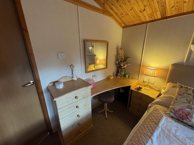 Dressing Table Picture 1