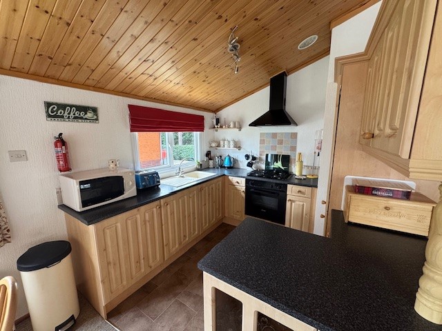 Lodge Picture Kitchen