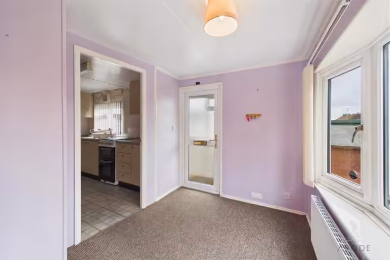 94 Riverside Park, Burton On Trent
