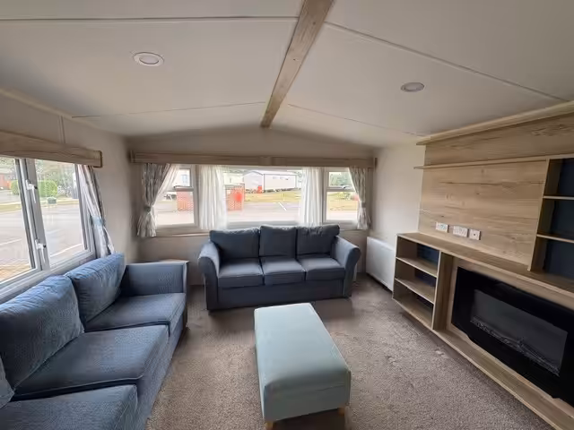 Adelaide Lounge